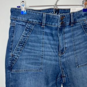 American Eagle High Waisted Super Stretch Kick Leg Crop